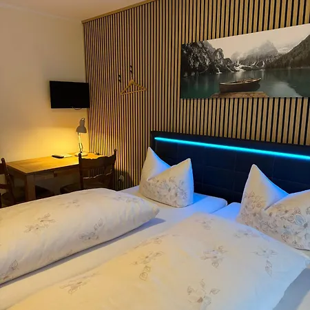 Decker בית הארחה